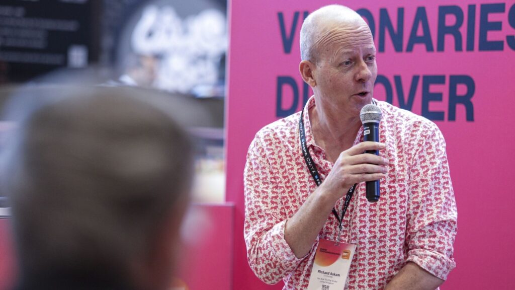 Richard on stage, hosting the conference at FESPA Middle East 2025.